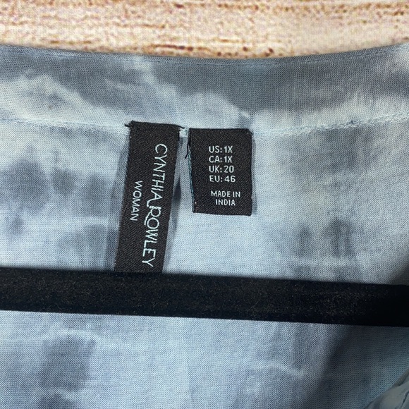 Cynthia Rowley Woman Blue Tie Dye V-Neck Short Sleeve Curved Hem Pocket T-Shirt - Picture 7 of 12